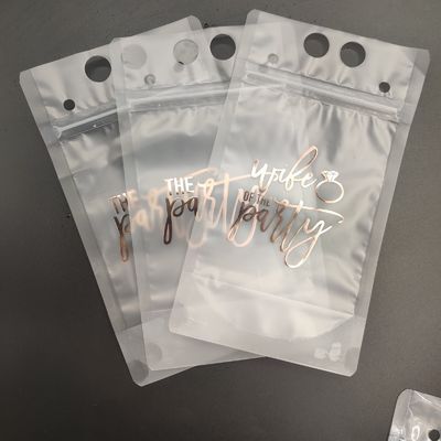 Partei trägt Use16OZ-Getränk flüssigen Verpackenbeutel mit Straw Handle zur Schau