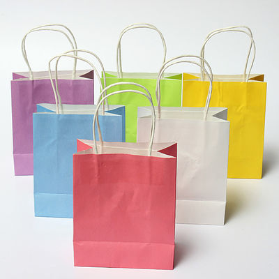 Starke tragende aufbereitete Papiertüten mit Griff-Jahrestag Kraftpapier nehmen Taschen heraus