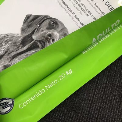 Große Gewichts-Gravüre, die Verpackentaschen des Hundefutter-20kg mit Diaknopfreißverschluß druckt